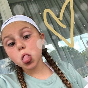 Meet your Posher, Kenzie